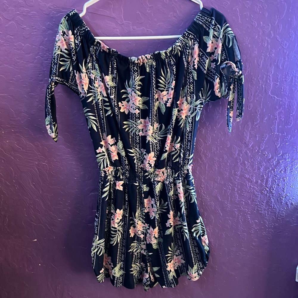 off the shoulder short sleeve Hawaiian romper - Picture 2 of 2